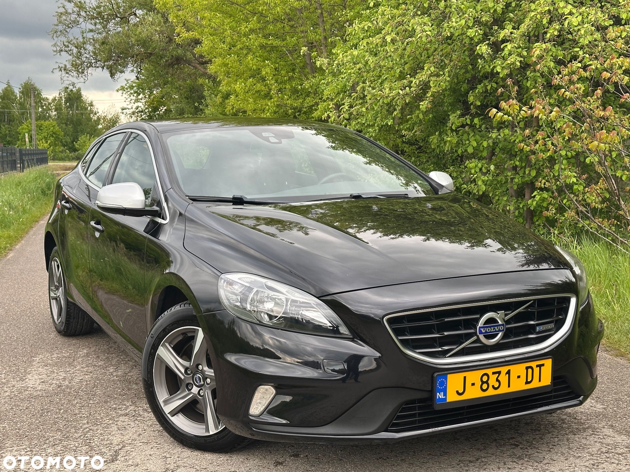 Volvo V40 D4 Drive-E R-Design Momentum - 1