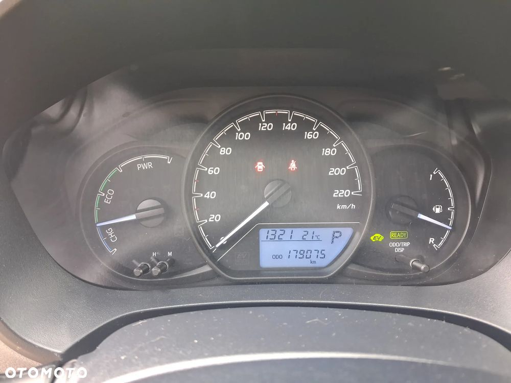 Toyota Yaris Hybrid 100 Active - 12