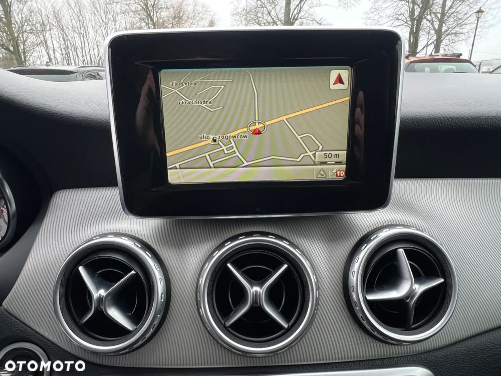 Mercedes-Benz GLA 250 4-Matic AMG Line - 24