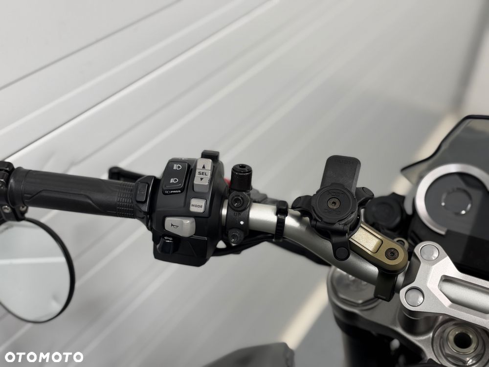 Honda CB - 16