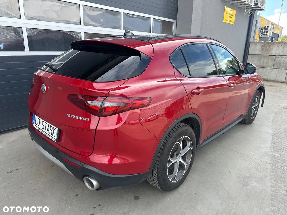 Alfa Romeo Stelvio - 1