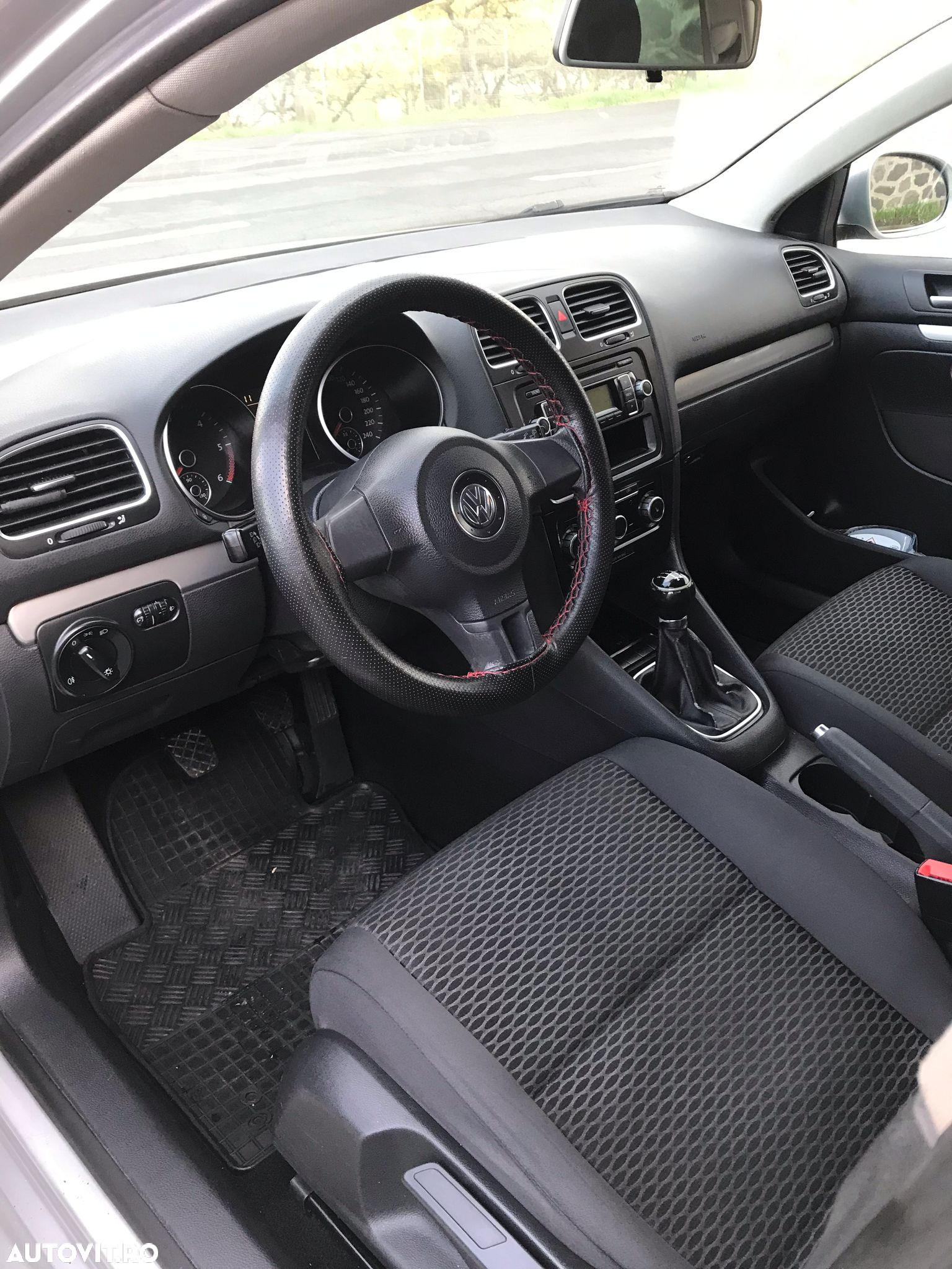 Volkswagen Golf 1.6 TDI DPF Highline - 8