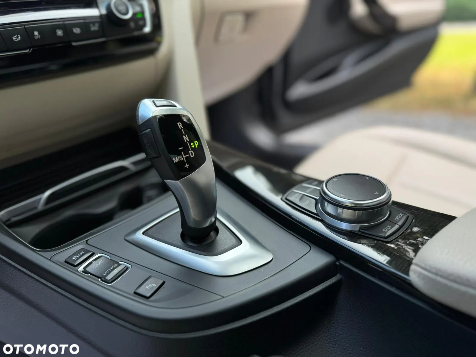 BMW Seria 3 330i - 3