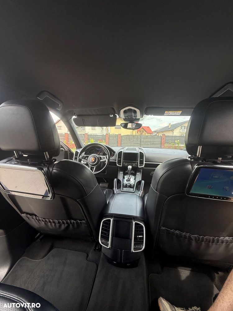 Porsche Cayenne 3.0 L - 16