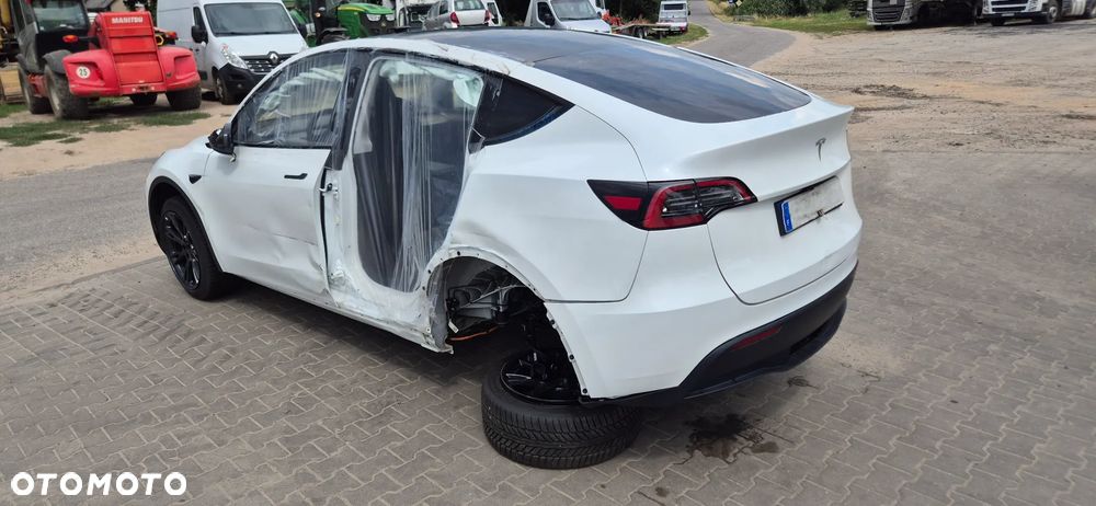 Tesla Model Y 62.5 Standard RWD - 18