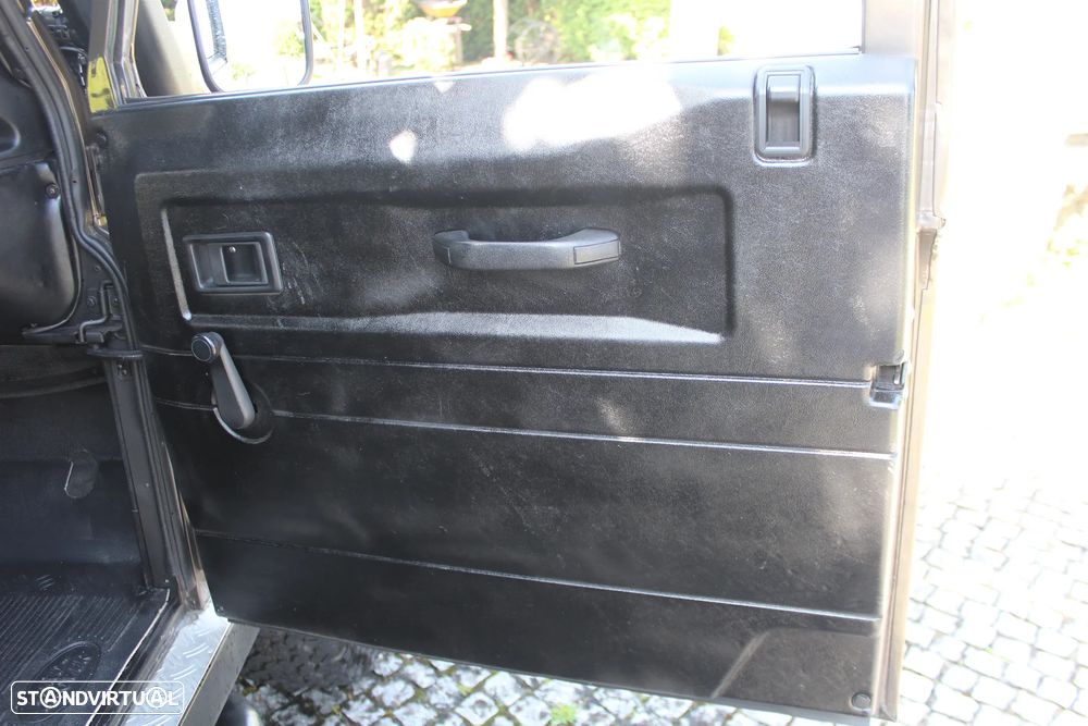 Land Rover Defender 90 2.5 TD5 Metal Top - 29