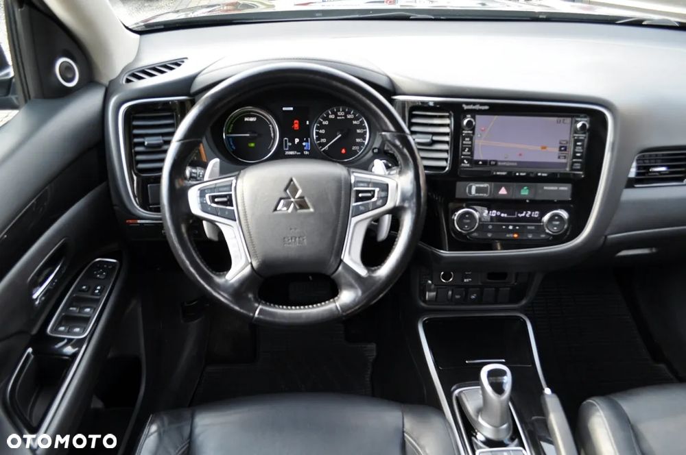 Mitsubishi Outlander - 28