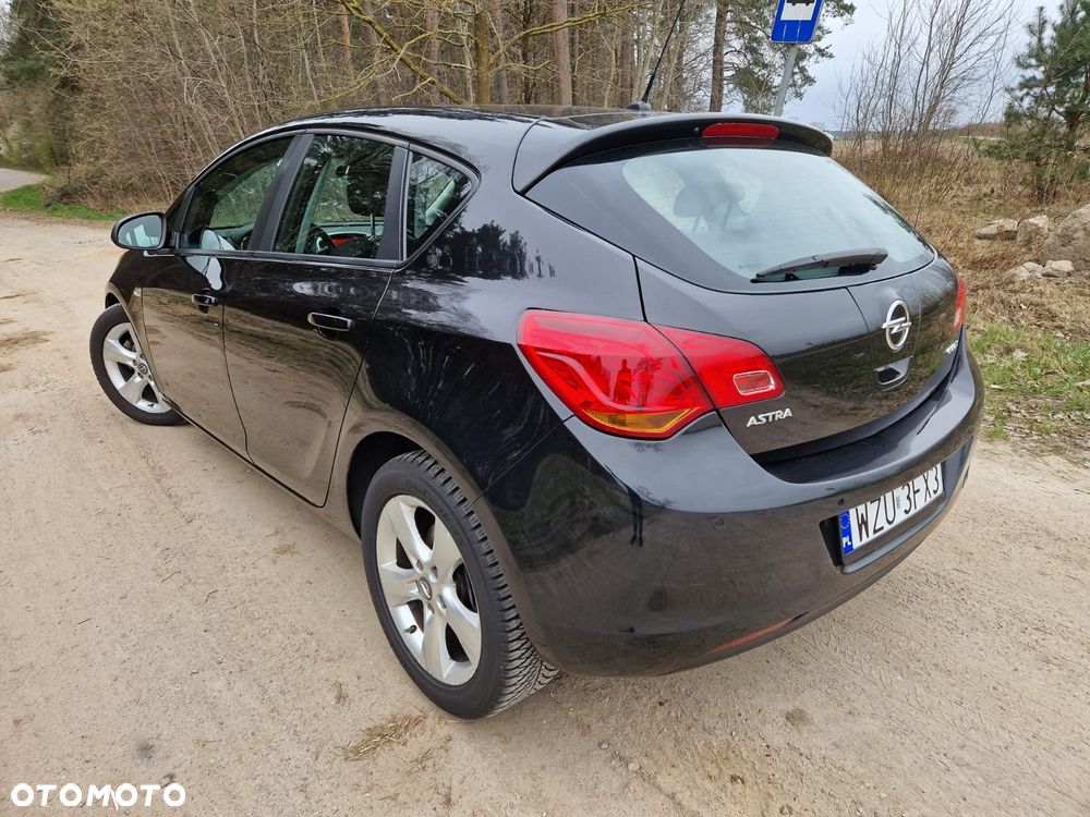 Opel Astra 1.7 CDTI DPF Cosmo - 8