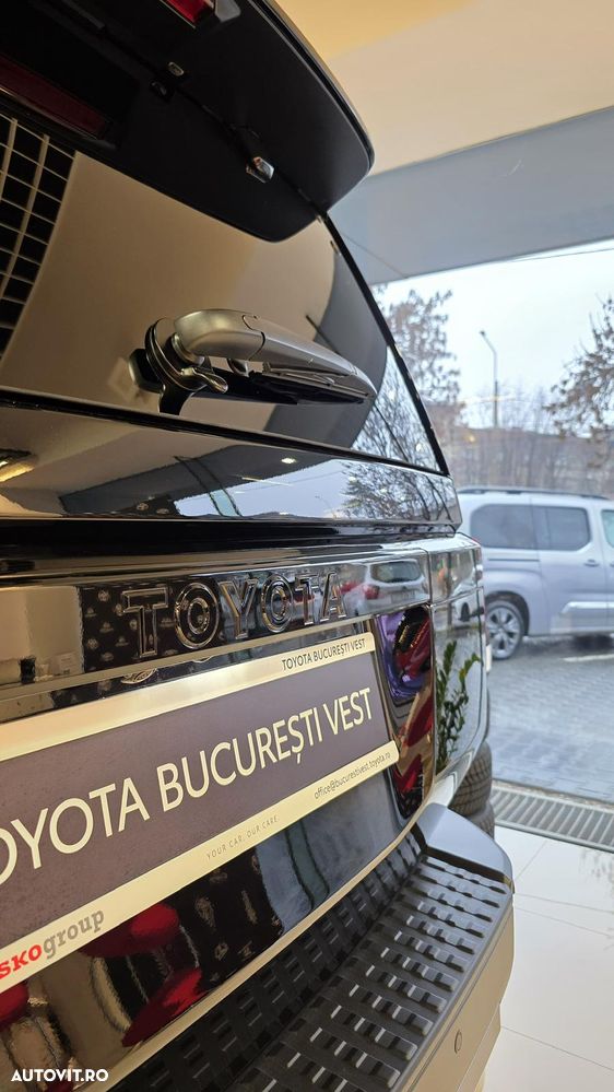 Toyota Land Cruiser 2.8l D-4D 204 CP A/T 7 locuri Executive - 7