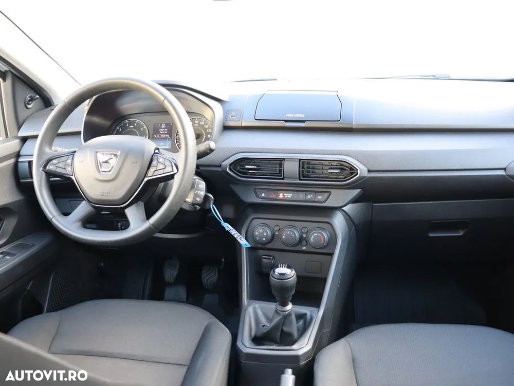 Dacia Logan TCe 90 Essential - 9