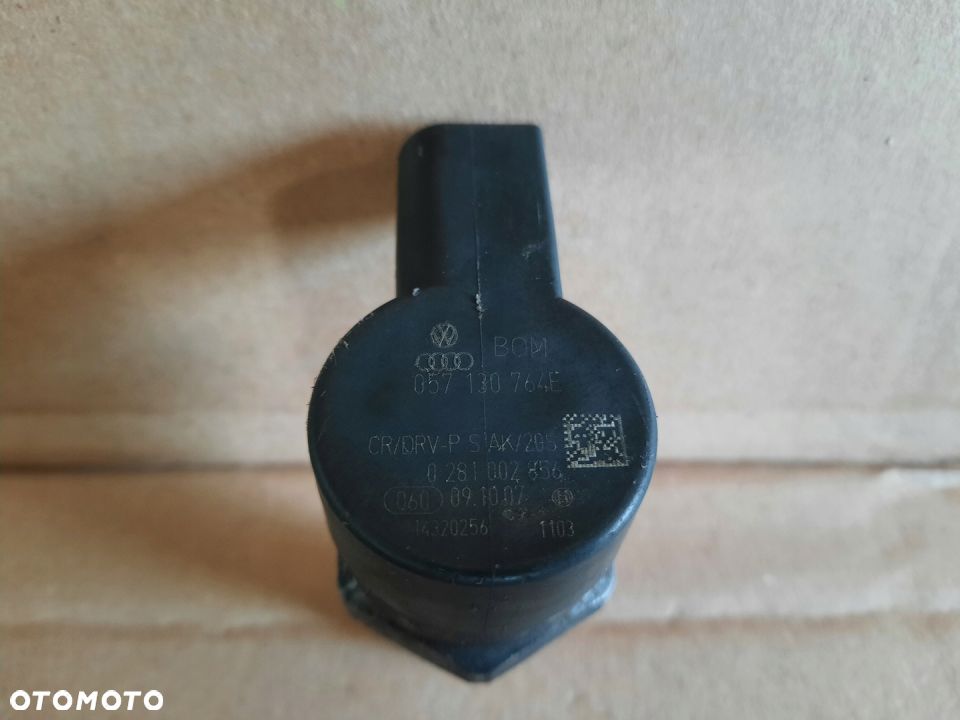 CZUJNIK CISNIENIA PALIWA AUDI VW 057130764E 100 - 3