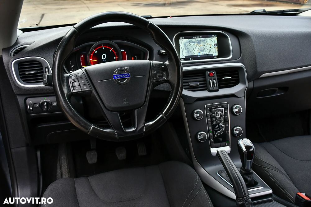 Volvo V40 D2 Momentum - 2