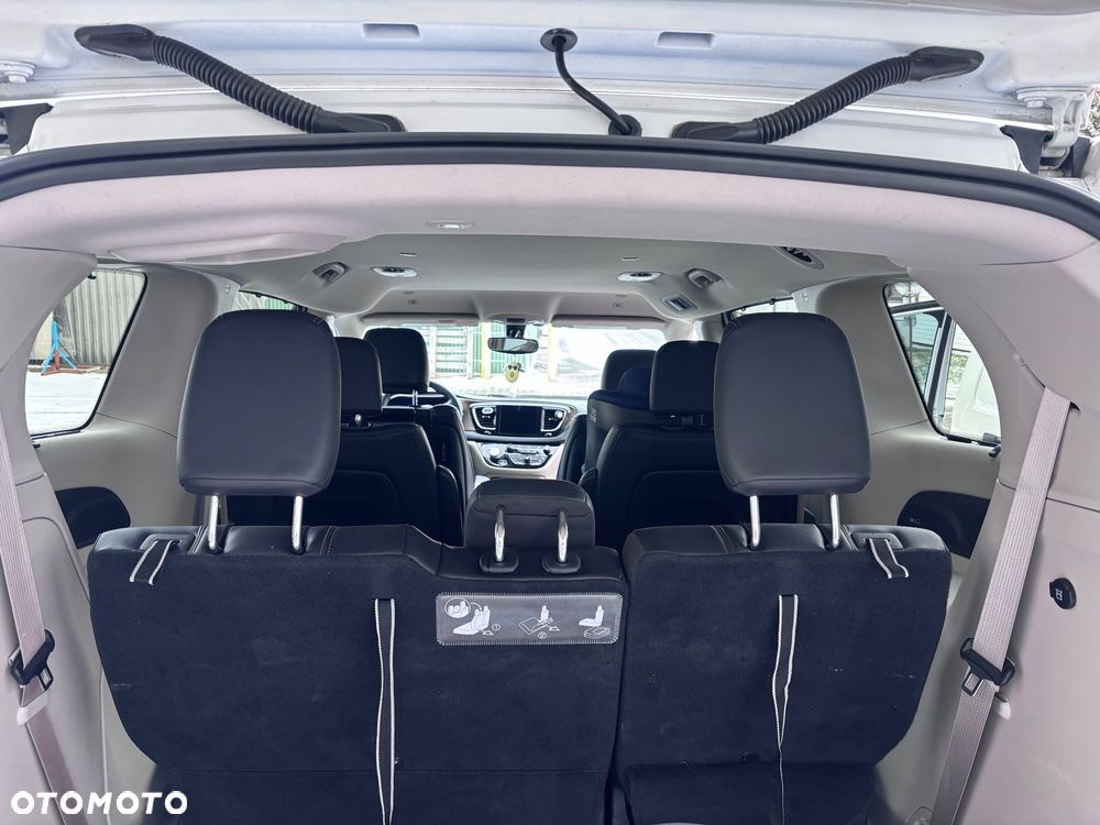 Chrysler Pacifica - 17