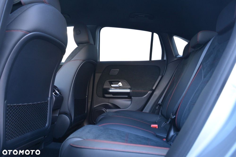 Mercedes-Benz GLA 200 d AMG Line - 8