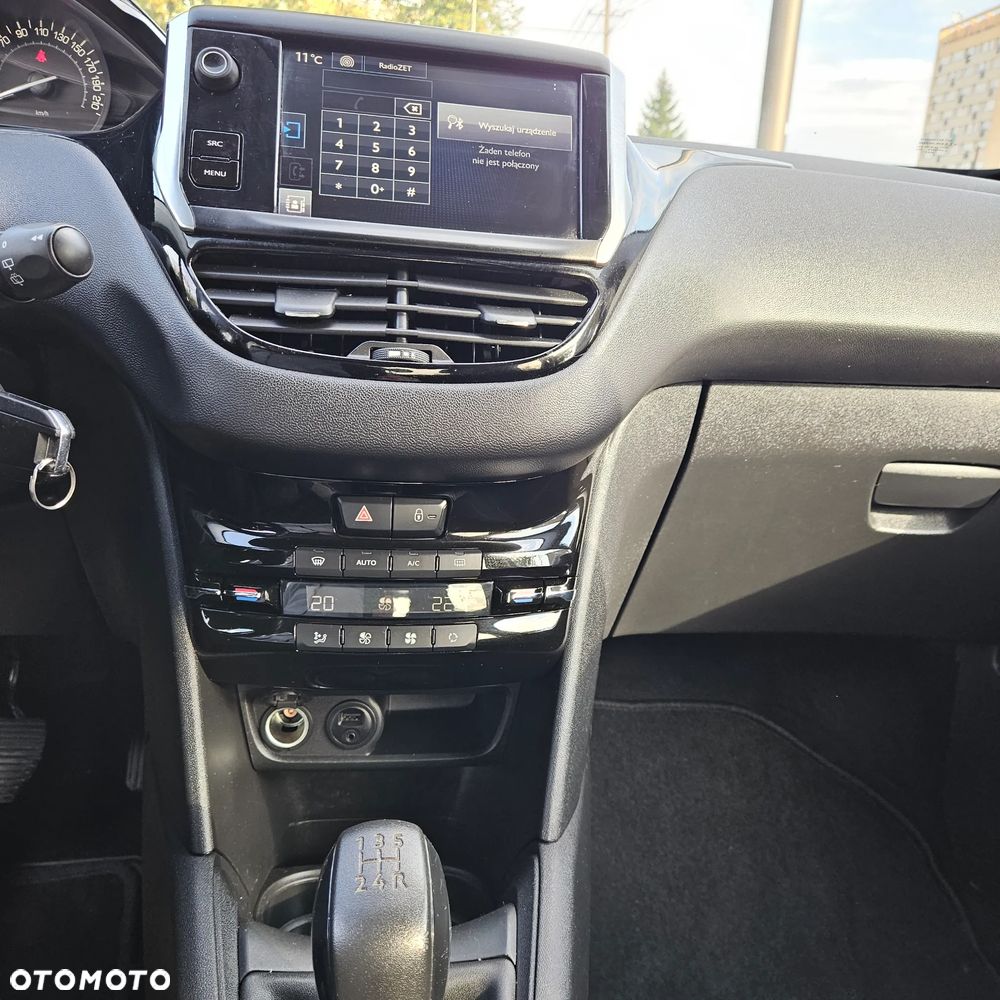 Peugeot 208 - 19