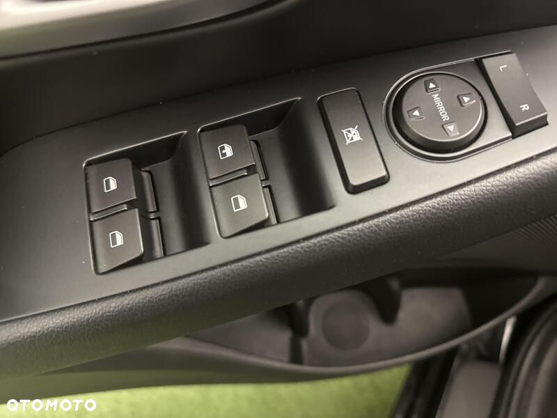 Hyundai i30 1.5 DPI Classic + - 13