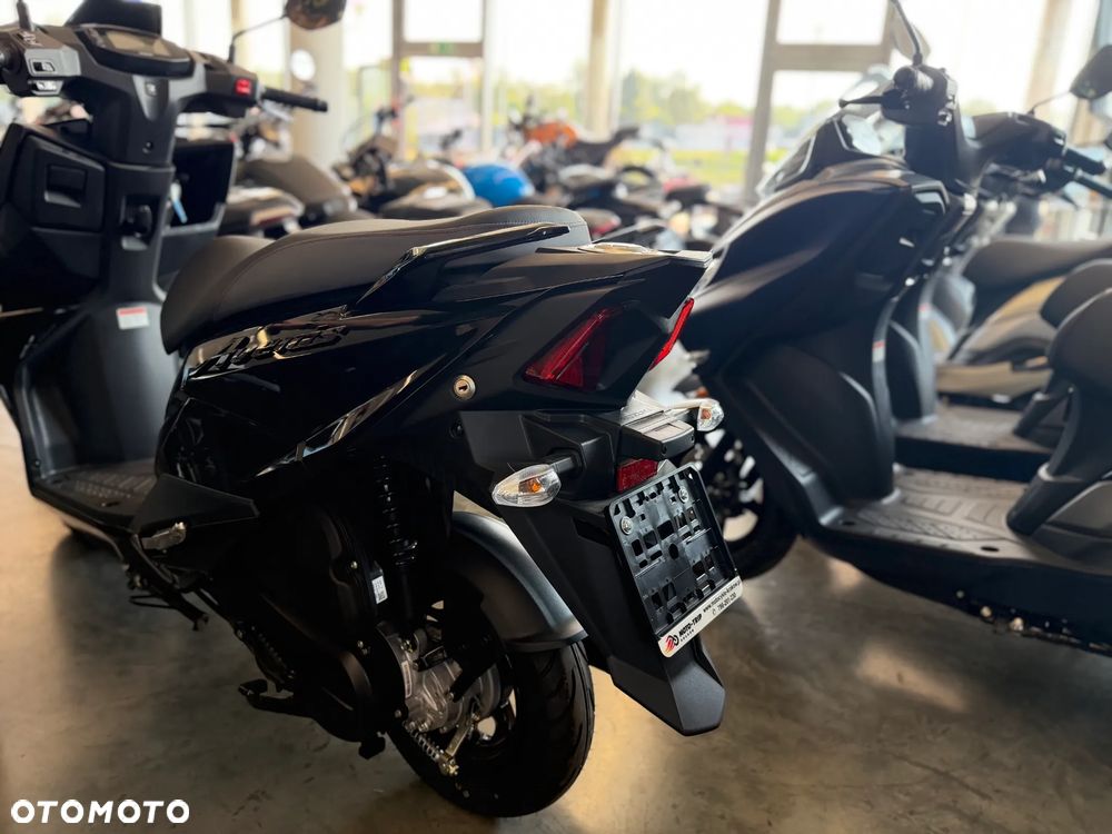 Suzuki Avenis - 3