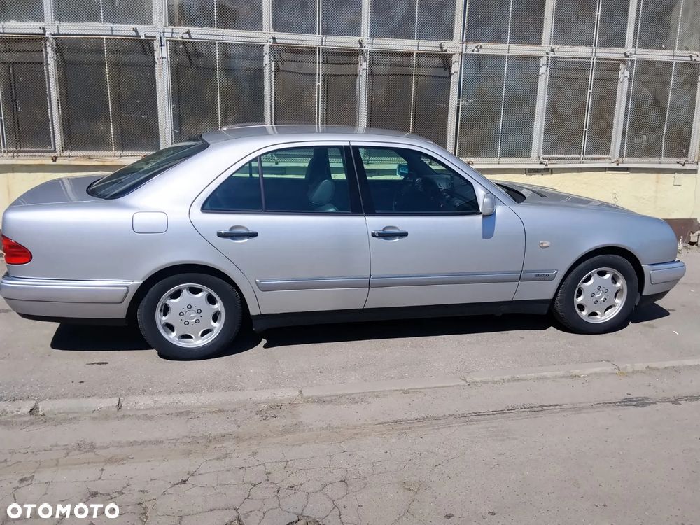 Mercedes-Benz Klasa E - 34