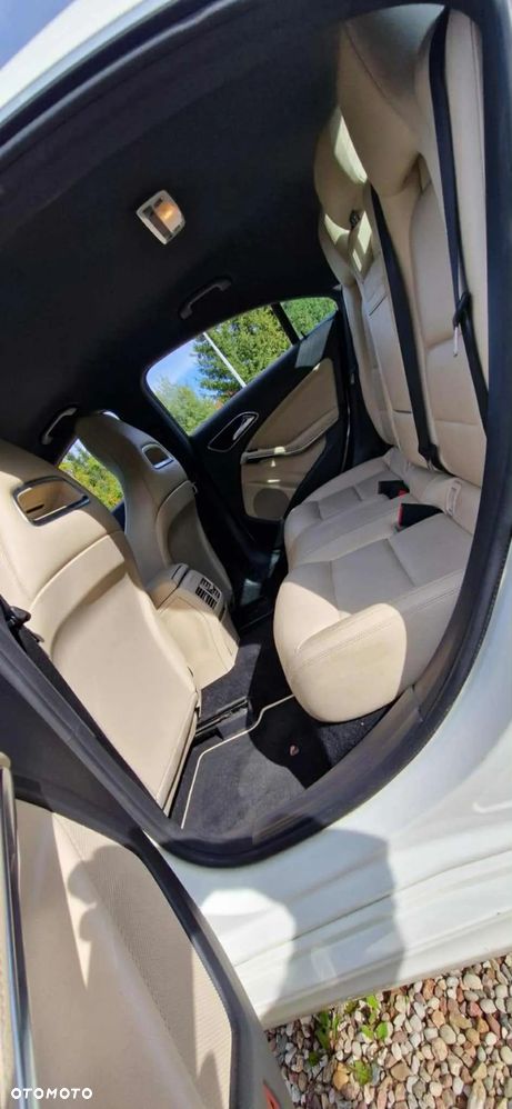 Mercedes-Benz CLA 250 4-Matic - 21