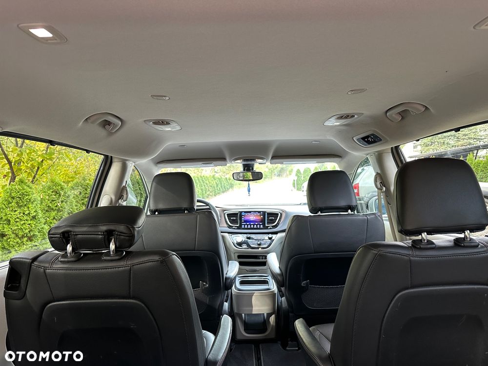 Chrysler Pacifica - 16