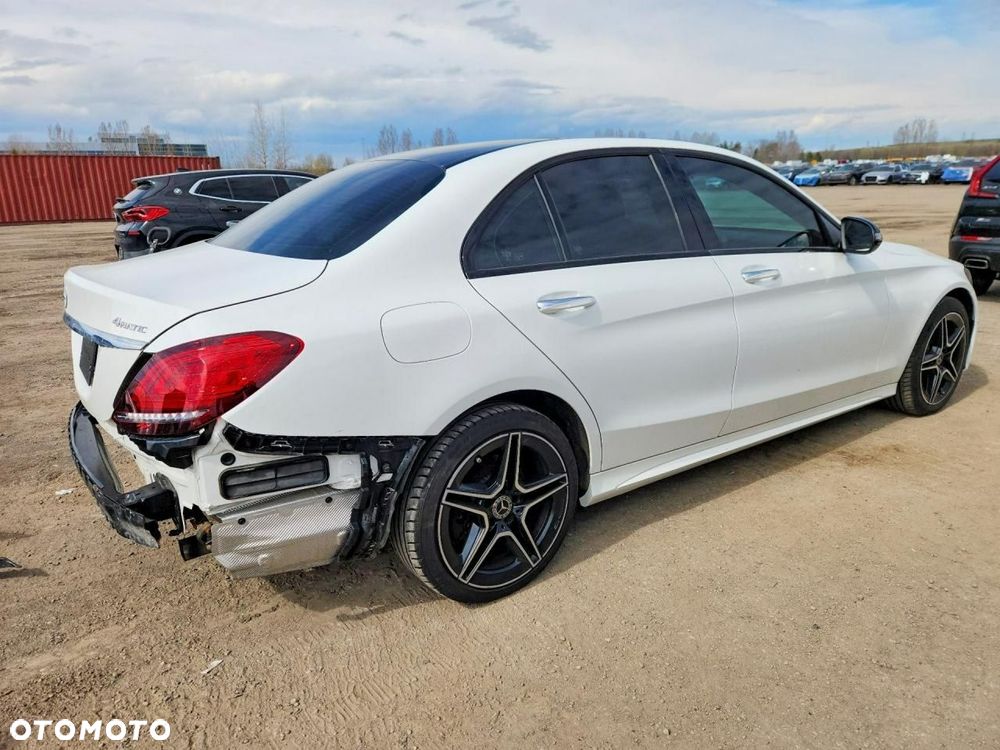 Mercedes-Benz Klasa C 300 4Matic 9G-TRONIC AMG Line - 4
