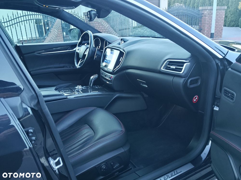 Maserati Ghibli GranSport - 12