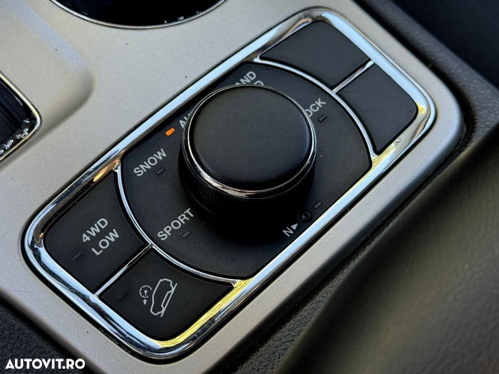 Jeep Grand Cherokee - 12