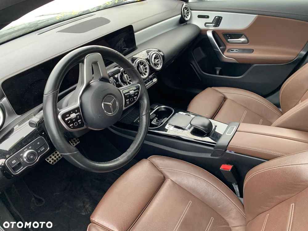 Mercedes-Benz CLA 250 4Matic 7G-DCT - 11