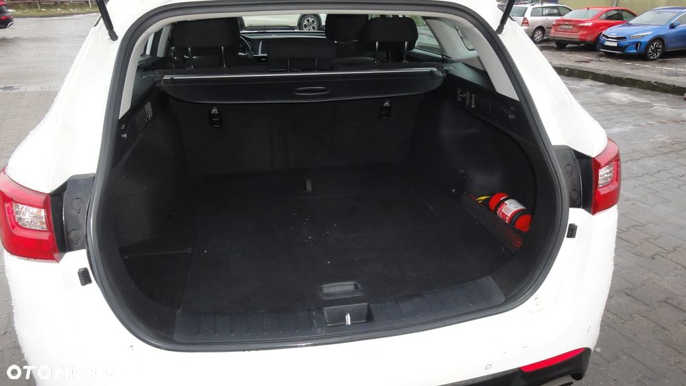 Kia Optima 2.0 M - 11