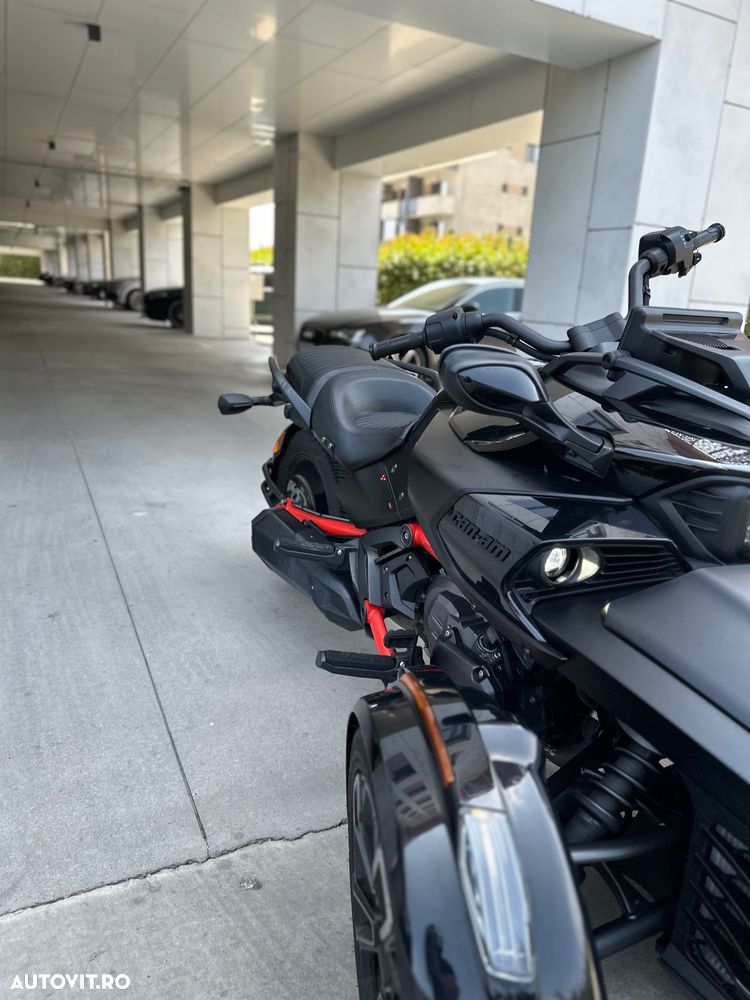 Can-Am Spyder - 12