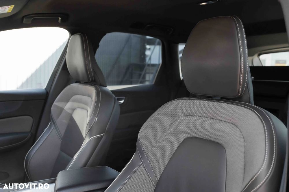 Volvo XC 60 B4 D AWD Plus Dark - 21