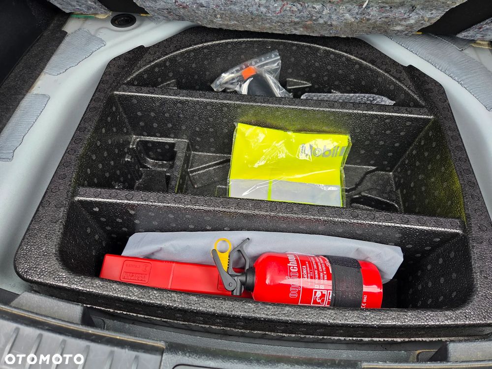 Toyota Auris 1.6 Premium MS - 27