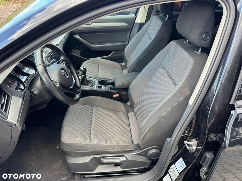 Volkswagen Passat - 13