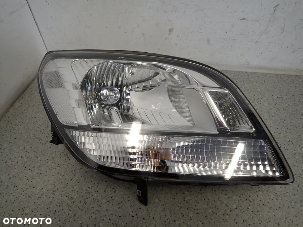 CHEVROLET ORLANDO 10- LAMPA PRZEDNIA PRAWA REFLEKTOR PRAWY - 1