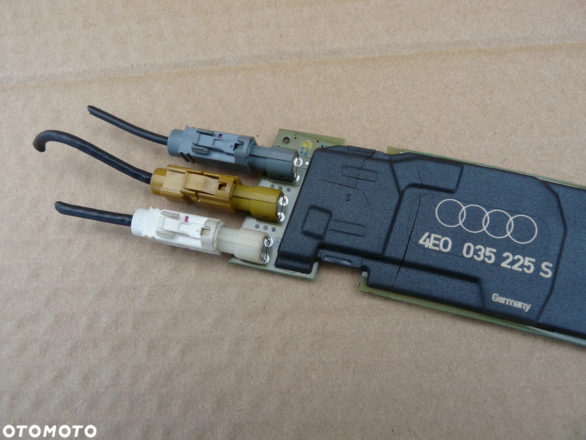 AUDI A8 D3 LIFT WZMACNIACZ ANTENY 4E0035225AA 4E0035225AF 4E0035225S 4E0035225AK 4E0035225AP - 18