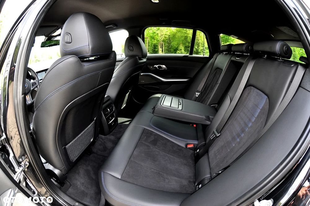 BMW Seria 3 330e M Sport sport - 23