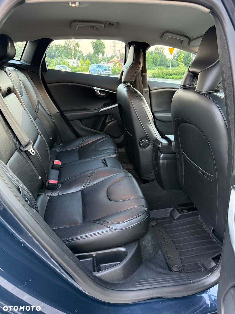 Volvo V40 D2 Summum - 24