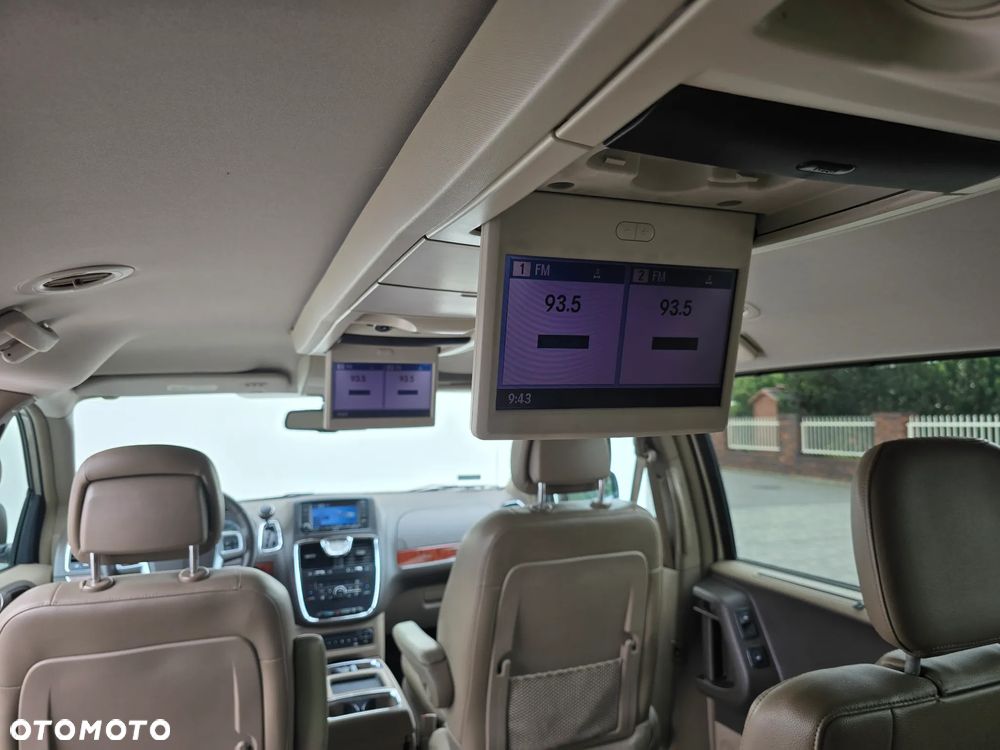Chrysler Town & Country 3.6 Limited - 18