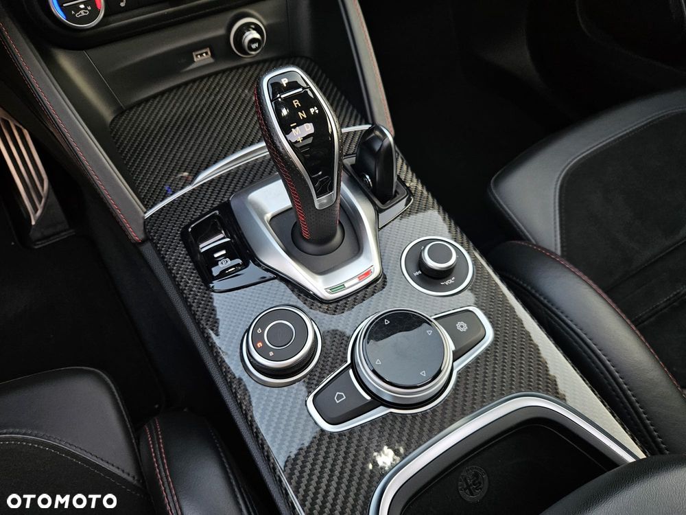 Alfa Romeo Stelvio 2.0 Turbo 16V AT8-Q4 Veloce Ti - 21