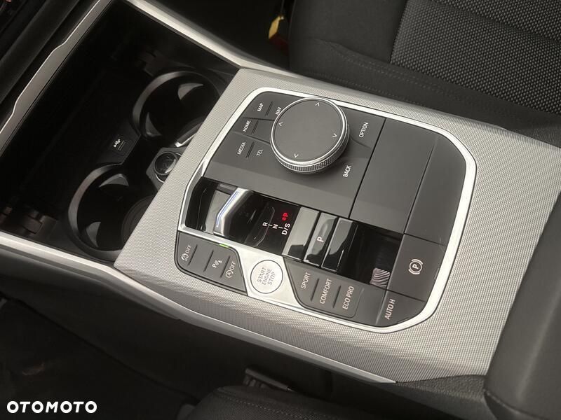 BMW Seria 3 318i - 18