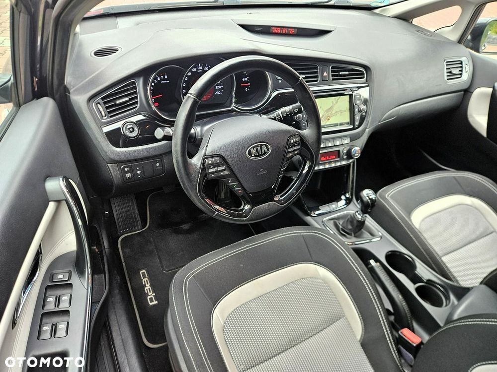 Kia Ceed 1.6 GDI ISG Dream-Team Edition - 9