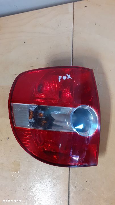 VW VOLKSWAGEN FOX LAMPA TYŁ TYLNA LEWA