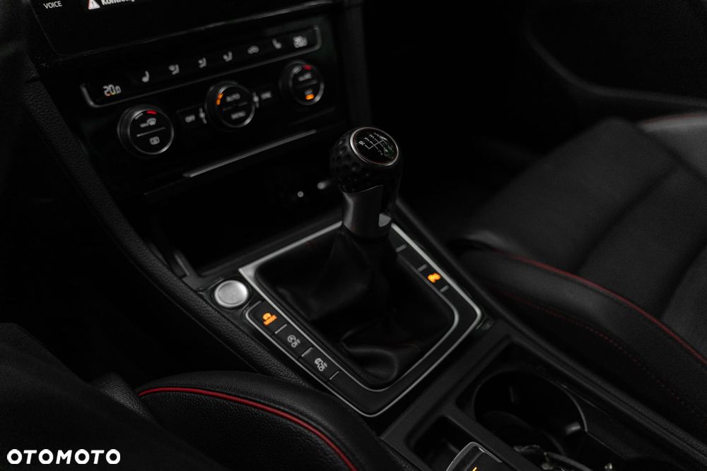 Volkswagen Golf - 13