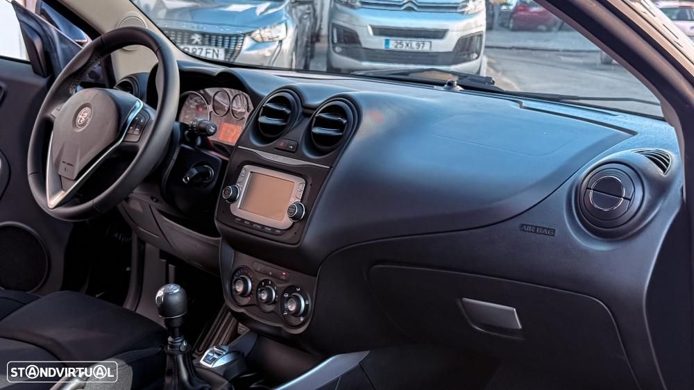 Alfa Romeo MiTo 0.9 T TwinAir Urban — fotografia 4