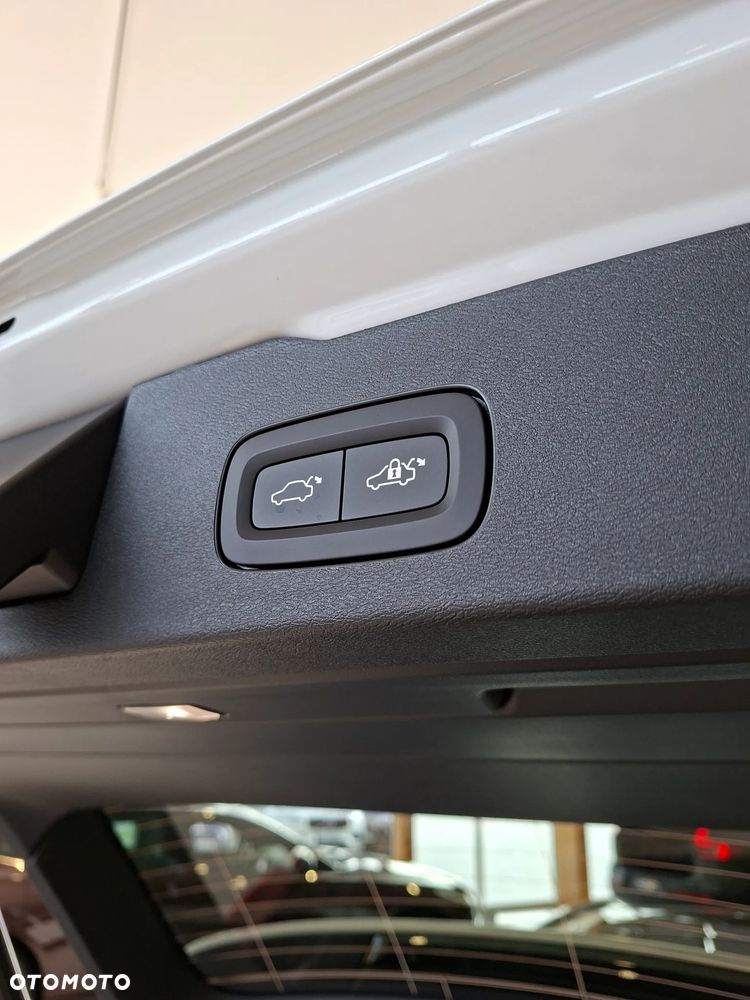 Volvo V60 B4 B Plus Dark - 25