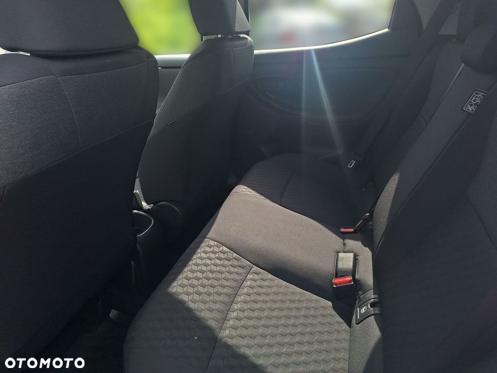 Toyota Yaris - 12