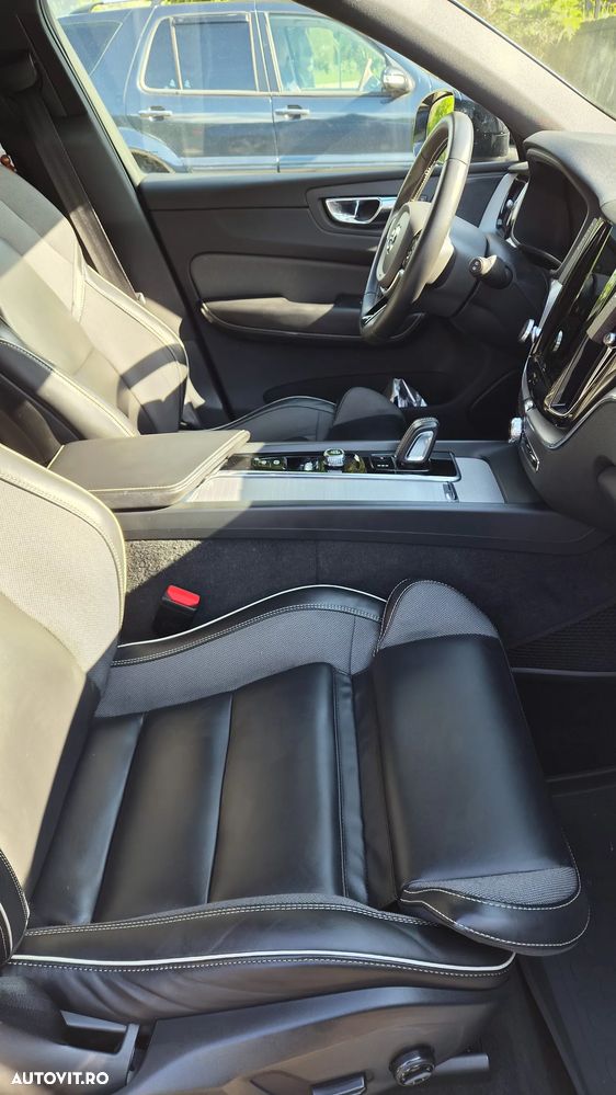Volvo XC 60 B4 MHEV AT8 AWD R-Design - 25