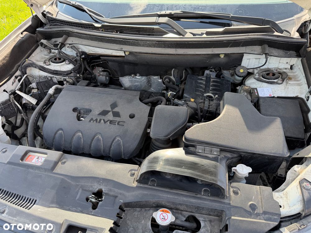 Mitsubishi Outlander 2.0 Instyle + 4WD CVT - 21