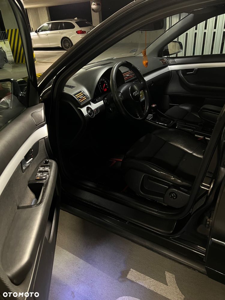 Audi A4 Avant 2.5 TDI Quattro - 16