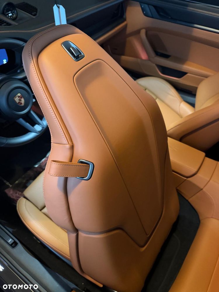 Porsche 911 Targa 4 GTS PDK - 11